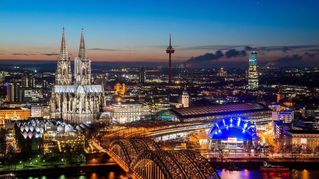 Kymmeniä naisia on ahdisteltu Kölnissä uudenvuoden yönä.