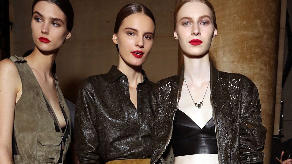 Halvalla harvoin saa aitoa nahkaa. Kuvassa luksusmerkki Loewen ylellisiä nahkatakkeja.