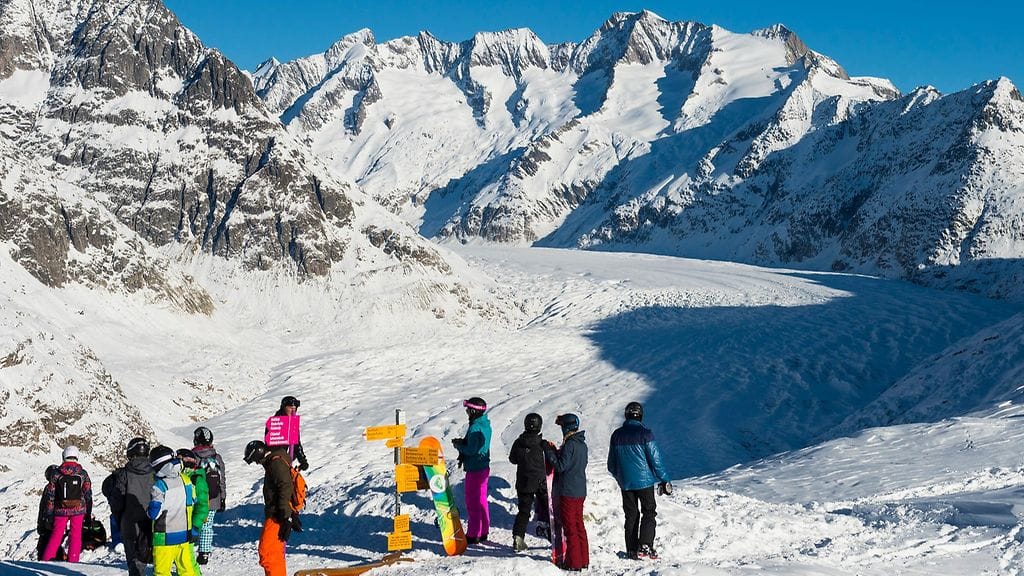 Laskettelijoita Sveitsin Alpeilla tammikuussa 2015.