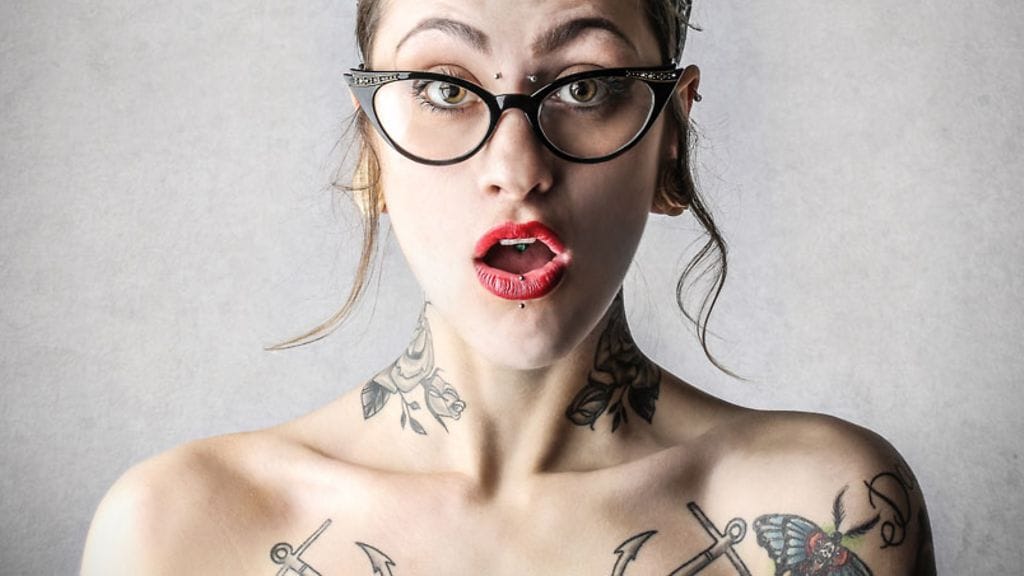 Perheenäiti otti ensimmäisen tatuoinnin syöpäsairaan tyttärensä kanssa.