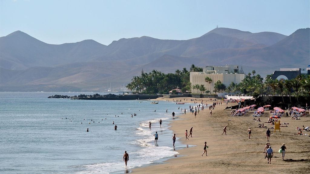 Auringonottoa Puerto Del Carmenissa Lanzarotella Kanariansaarilla.