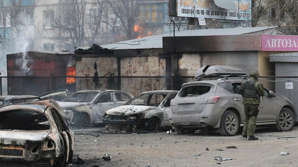 Itä-Ukrainan Mariupolia tulitettiin raskailla aseilla 24. tammikuuta 2015. Ukrainan sisäministeriön mukaan tulituksessa kuoli ainakin 15 ihmistä.