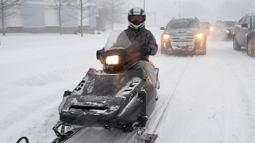 Moottorikelkka oli käytössä Bostonissa Yhdysvalloissa Juno-myräkässä 27. tammikuuta 2015.
