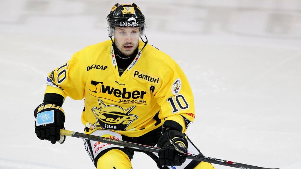 Ville Hämäläinen pelasi ensimmäisen kerran SM-liigassa kaudella 1998-1999.