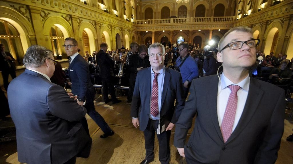 Puheenjohtajat Timo Soini (selin, perussuomalaiset), Alexander Stubb (kokoomus), Antti Rinne (sdp) sekä Juha Sipilä (keskusta) ennen Elinkeinoelämän keskusliiton EK:n vaalipaneelia Helsingissä keskiviikkona 28. tammikuuta 2015.