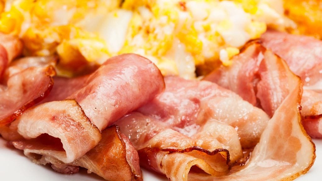 Itävaltalais-yhdysvaltalainen mainosmies toi pekonin aamupalalautasillemme.