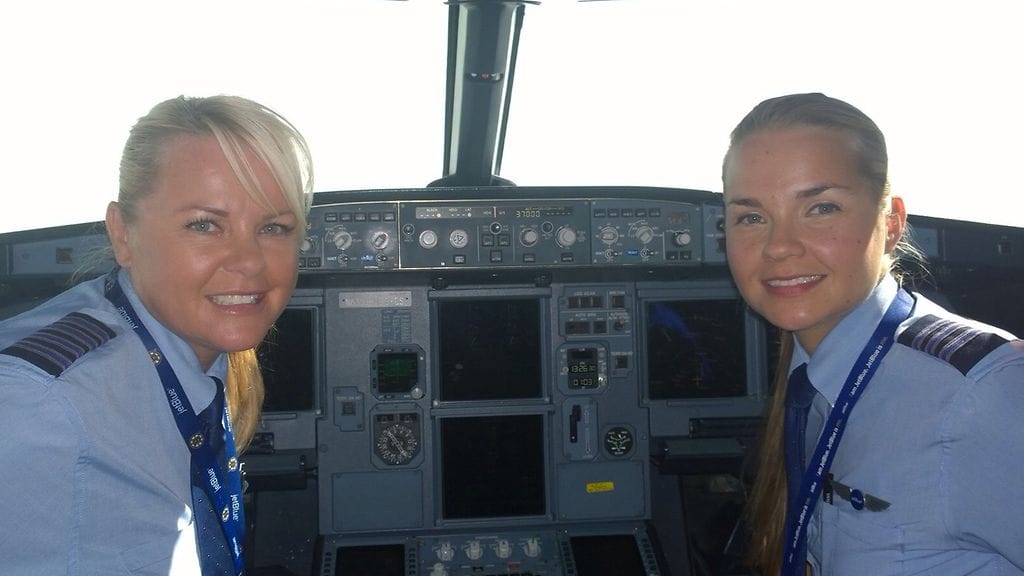 Piia ja Anna-Maria Kymäläinen ovat toteuttaneet unelmansa lentäjän urasta.