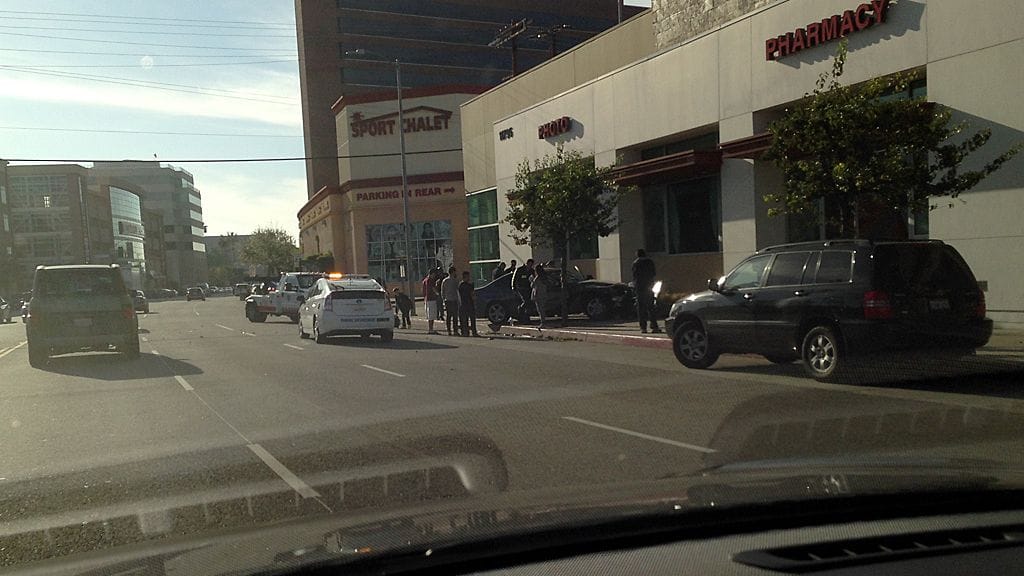 Kauniit ja rohkeat -näyttelijä Linday Godfrey joutui onnettomuuteen 2.2.2015.