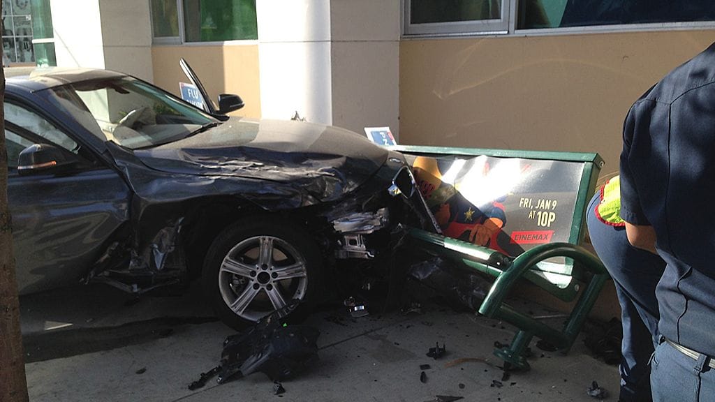 Kauniit ja rohkeat -näyttelijä Linday Godfrey joutui onnettomuuteen 2.2.2015.