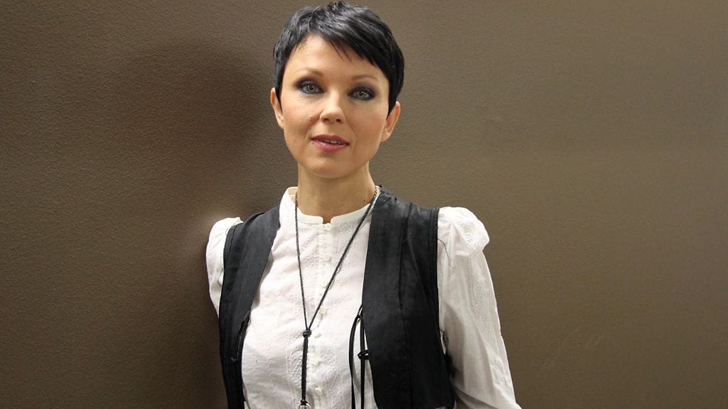 Sourin viimeisimmän kirjan nimi on Valkoinen varjo.