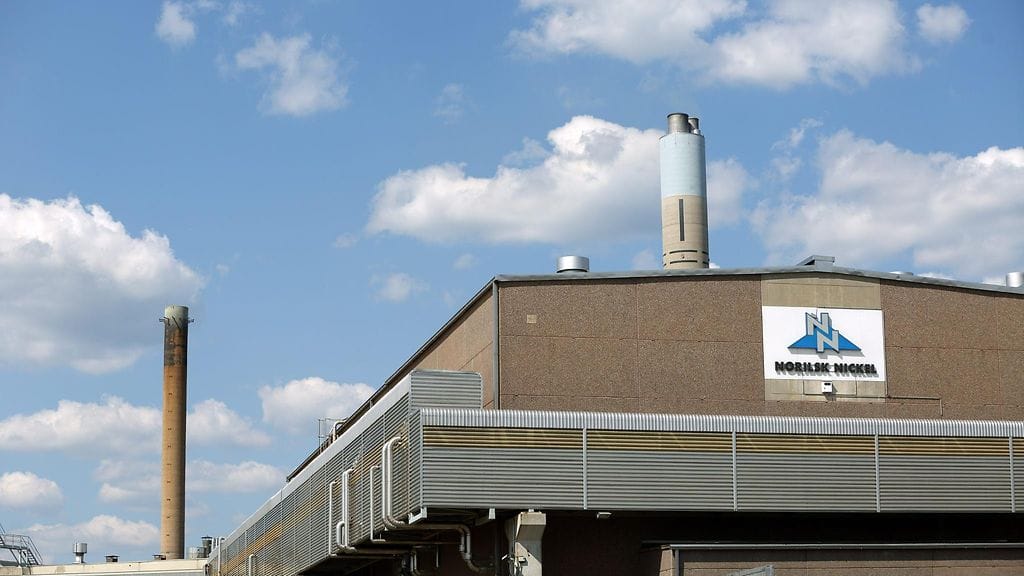 Syyttäjän mukaan Kokemäenjokeen valui noin 66 tonnia nikkeliä ja 1,2 tonnia kobolttia, minkä seurauksena suuri määrä jokivettä pilaantui.