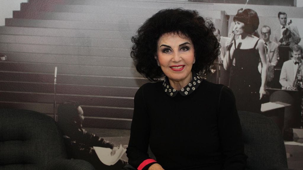 Lenita Airistolla on kyky puhua vaikeistakin asioista suorasti, mutta viihdyttävästi.