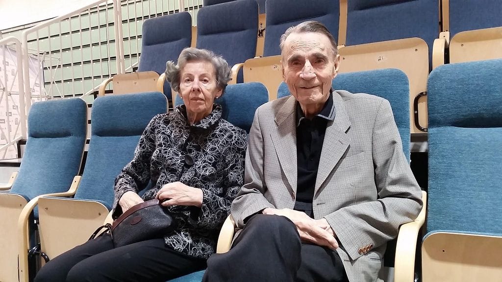 Tellervo ja Mauno Koivisto kannustivat veteraanilentopalloilijoita Helsingin Pasilassa 5. helmikuuta 2015.