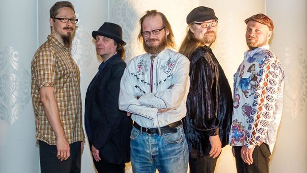 Freud Marx Engels & Jung. Kuvassa keskellä Pekka Myllykoski, Arto Pajukallio toinen oikealta.