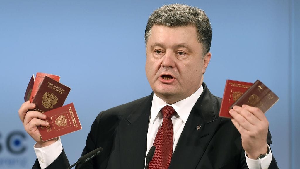 Ukrainan presidentti väitti 7.2.2015 käsissään olevien passien olevan todisten venäläisten sotilaiden läsnäolosta Itä-Ukrainassa.