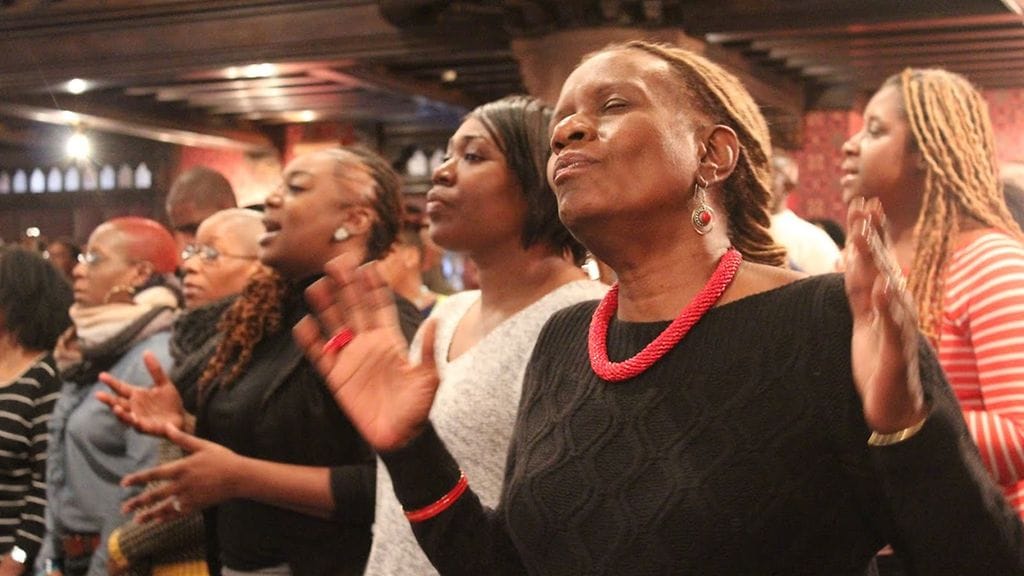 MTV Uutiset vieraili New Yorkin Brooklynin Emmanuel Baptist -kirkon sunnuntaijumalanpalveluksessa helmikuussa 2015.