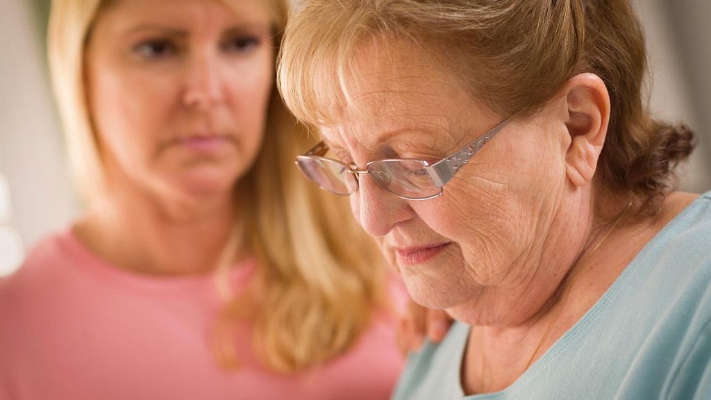 Monet lukijakyselyyn vastanneet pitivät hoitovastuuta vanhemmasta liian raskaana. Kuvituskuva.