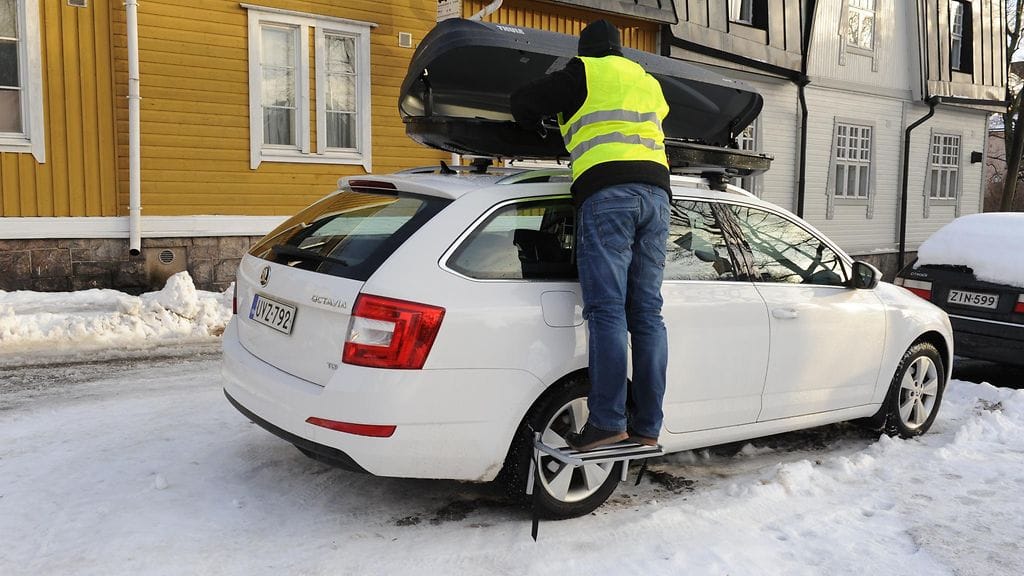 Jos katollasi matkaa suksiboksi, muista huolehtia myös asianmukaisesta kiinnityksestä.