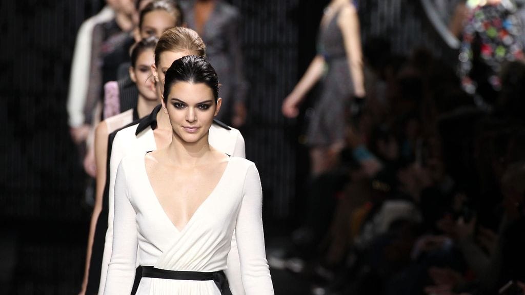 Malli Kendall Jenner Diane Von Fürstenbergin näytöksessä.