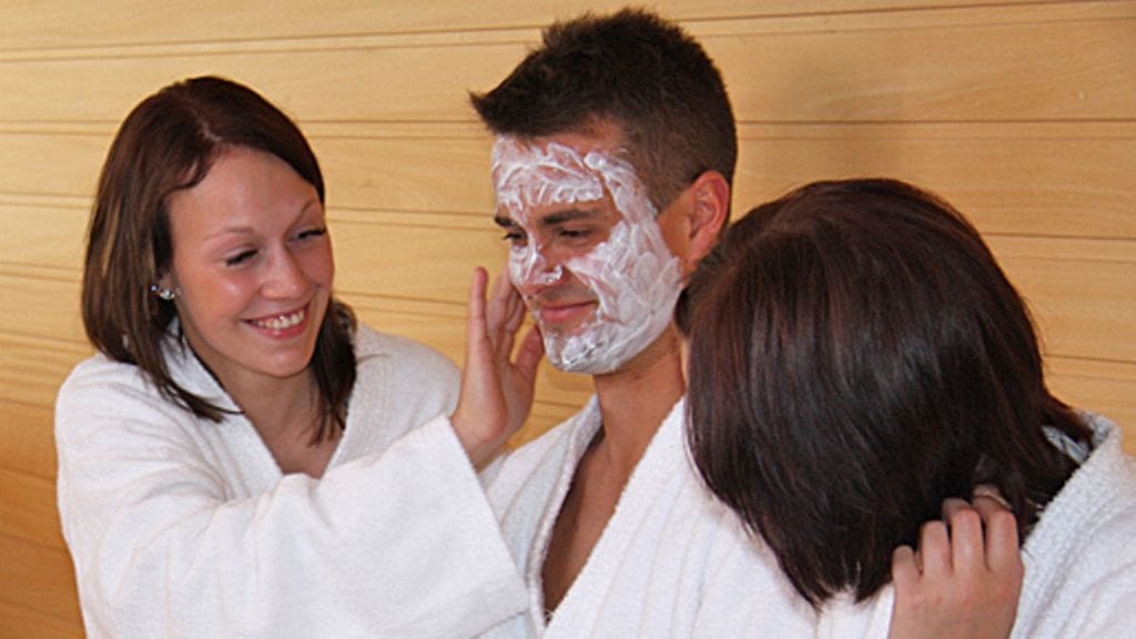 Maajussi Matias Savolainen pääsi ryhmätreffeillä hemmoteltavaksi.