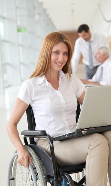 Nainen pyörätuolissa88