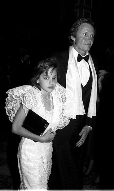 Angelina Jolie ja Jon Voight vuonna 1986