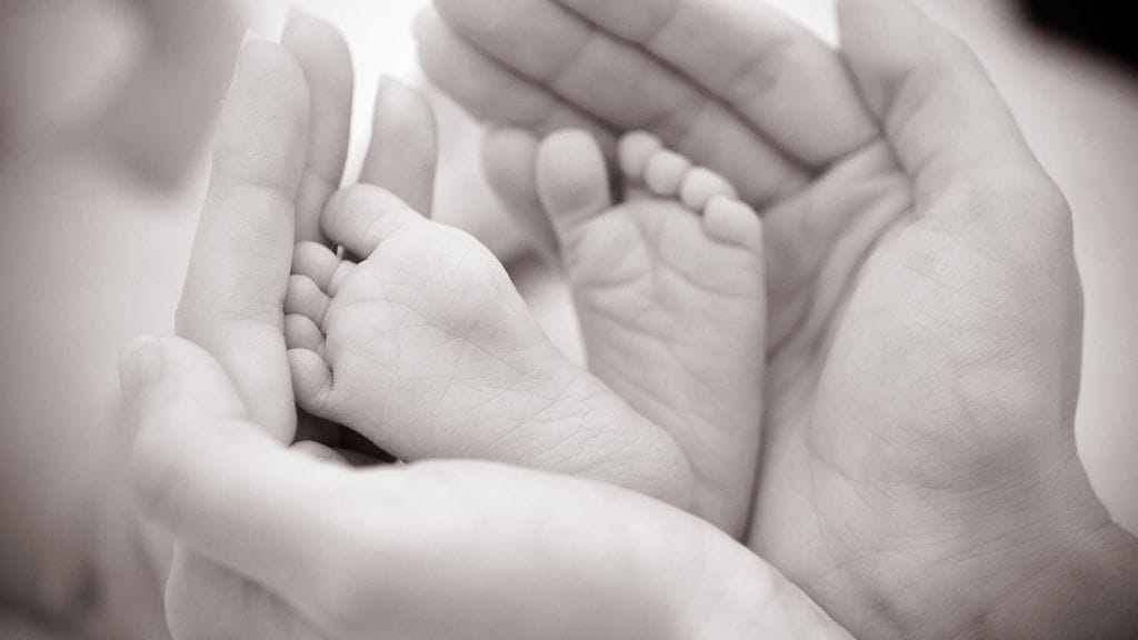 Lapsettomuushoidoissa voi joutua punnitsemaan, miten paljon rahaa on valmis vauvahaaveesta maksamaan. Kuvituskuva.