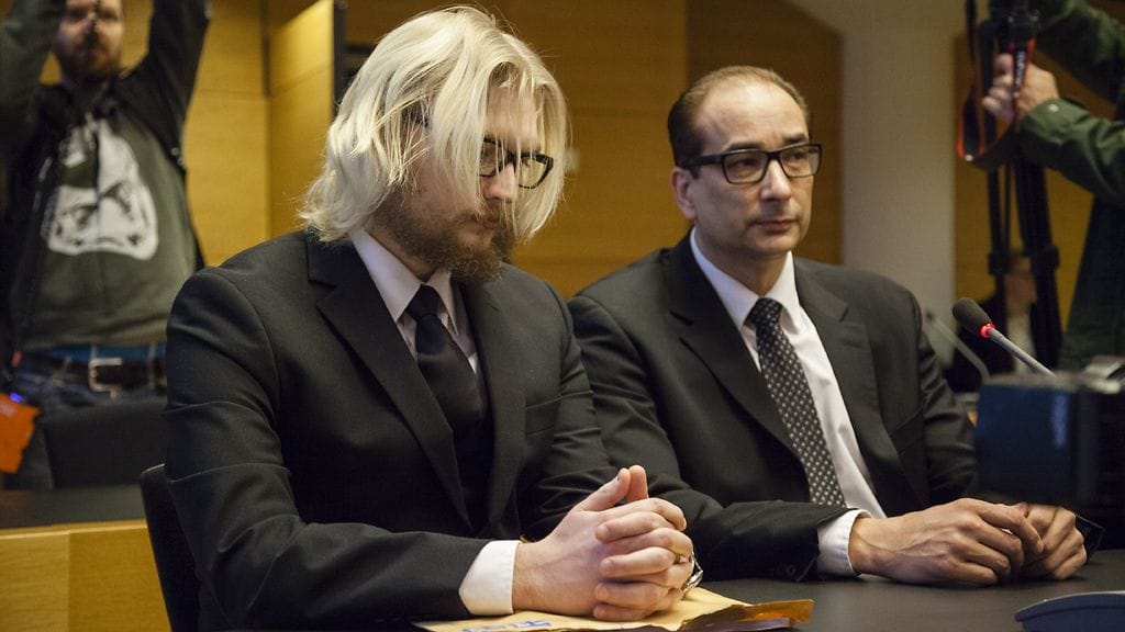 Laajasalon murhasta tuomittu Jukka-Matti Romppainen ja puolustusasianajaja Heikki Lampela (vas.) Helsingin käräjäoikeudessa torstaina 19. helmikuuta 2015.