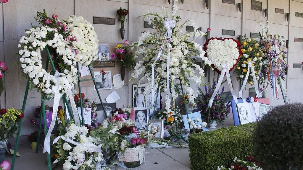 Fanit muistivat Marilyn Monroeta 50 vuotta näyttelijättären kuoleman jälkeen.