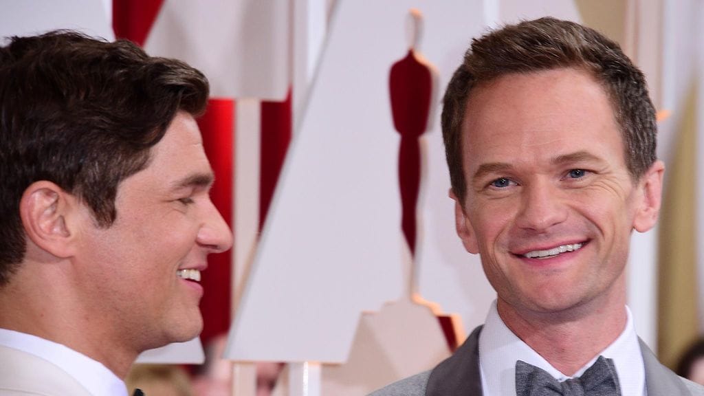 Neil Patrick Harris puolisonsa kanssa Oscar-gaalassa 2015