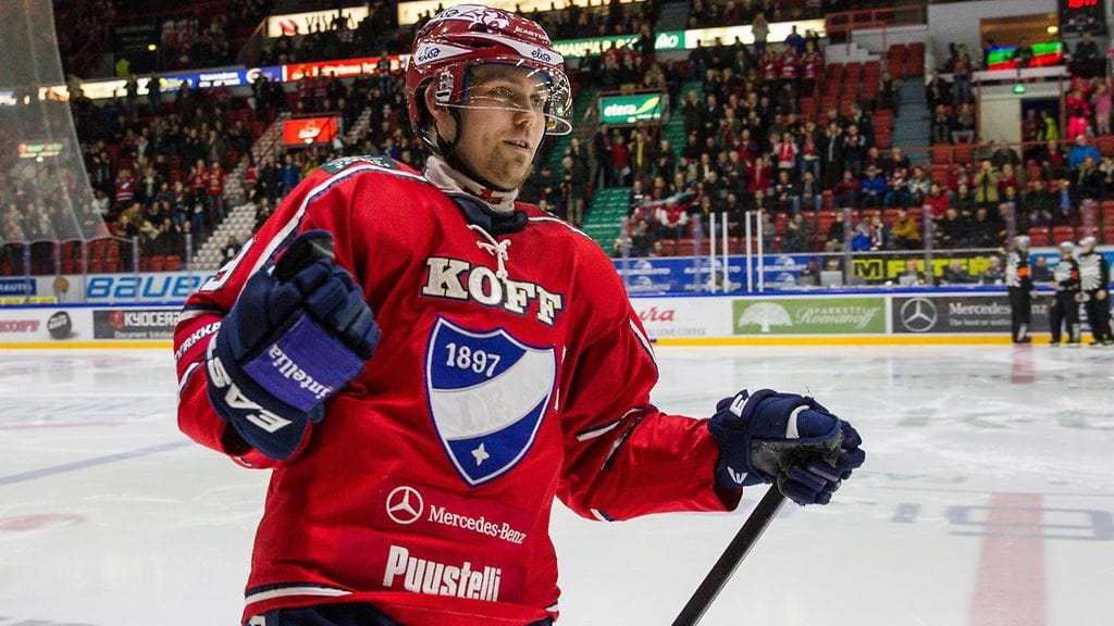 Arttu Luttinen teki HIFK:n toisen maalin Kärppiä vastaan. (arkistokuvaa)