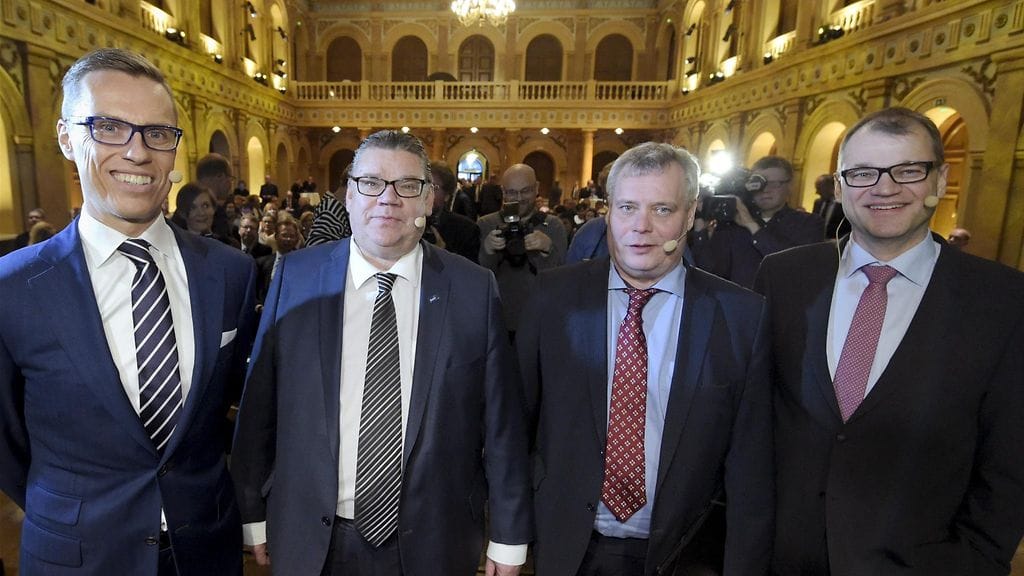 Kokoomuksen Alexander Stubb ei halua kaksoiskansalaisjärjestelmään muutosta. Perussuomalaisten Timo Soini ja keskustan Juha Sipilä haluavat vielä selvittää asiaa. SDP:n Antti Rinne huomauttaa, että Suomen lainsäädäntö on tällä hetkellä verrattain liberaali.