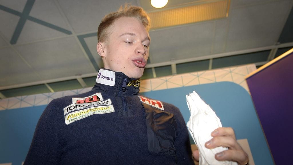 Iivo Niskanen ja "sensuroitu" juoma