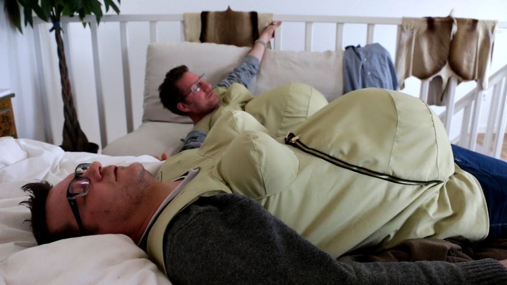 Miehet kokeilevat, millaista on olla raskaana