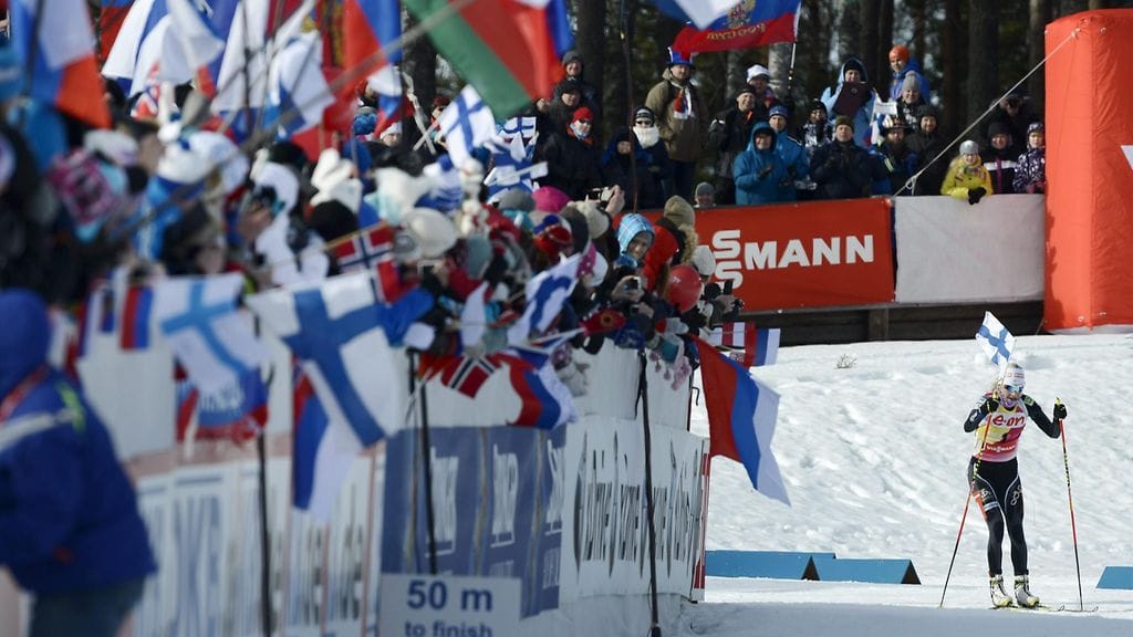 Kaisa Mäkäräinen veti viime keväänä yleisöä Kontiolahden maailmancupin kisoihin.