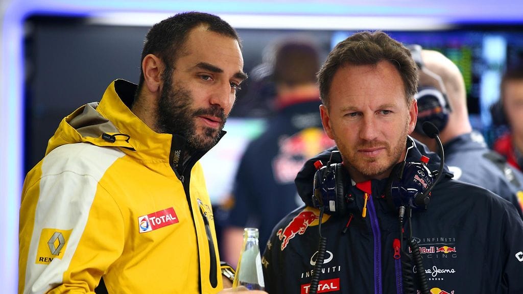 Renault-pomo Cyril Abiteboul ja Red Bullin tallipäällikkö Christian Horner (arkistokuva).