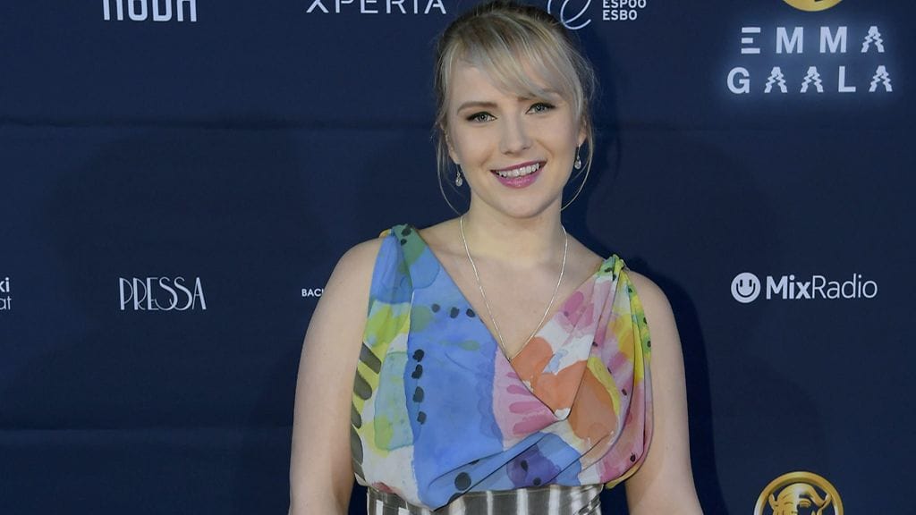 Yona Emma Gaalan punaisella matolla 27. helmikuuta 2015. (1)