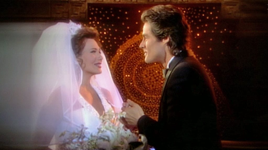 Kauniit ja rohkeat: Taylor (Hunter Tylo) ja Ridge (Ronn Moss)