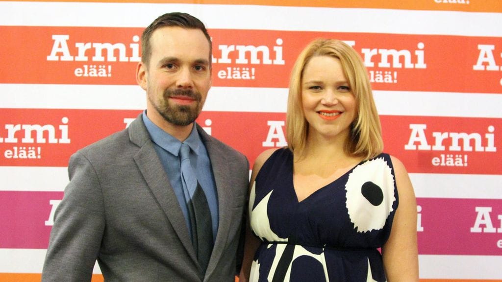 Armi elää! -kutsuvierasensi-illassa Teemu Muurimäki ja Anna-Maija Tuokko.