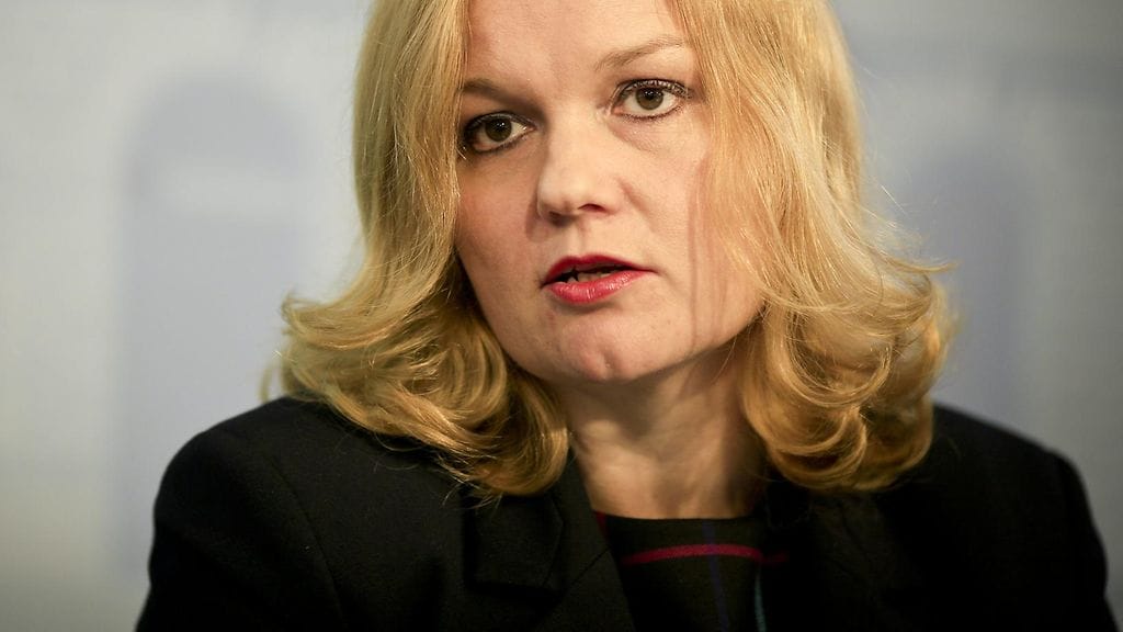 Yle kertoi tänään, että liikenne- ja viestintäministeriön selvityksen mukaan perustettava liikenneverkkoyhtiö myisi ensi vuoden alusta lähtien aikaan perustuvaa tienkäyttöoikeutta. Kuvassa SDP:n kansanedustaja Krista Kiuru.