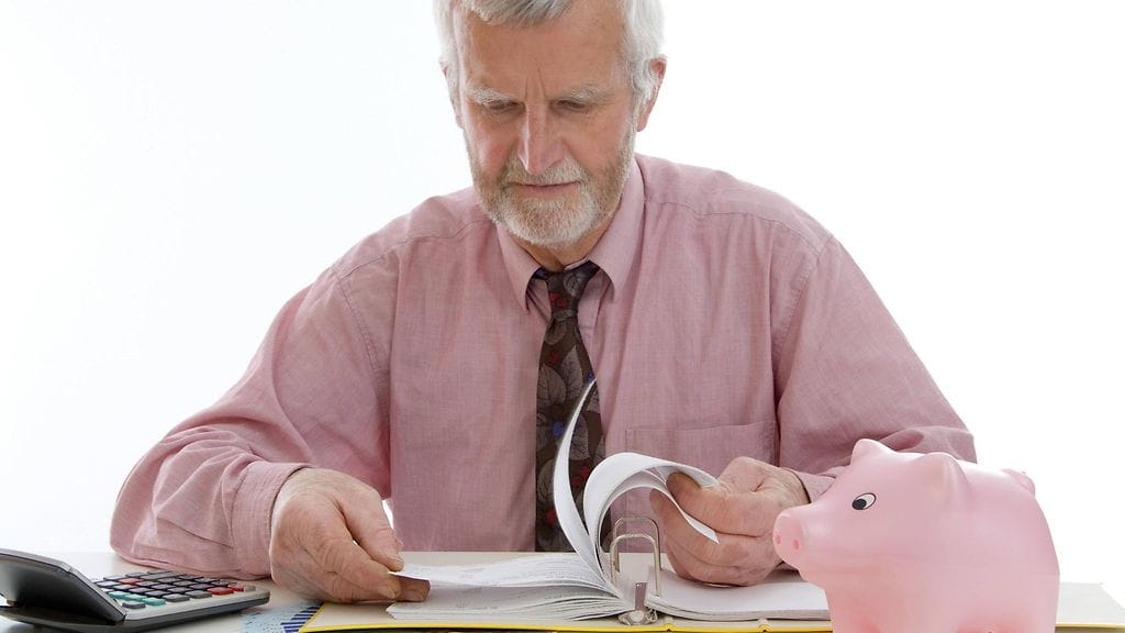 Työkyvyttömyyseläkeläisillä on ansaintaraja, vanhuuseläkeläisillä ei.