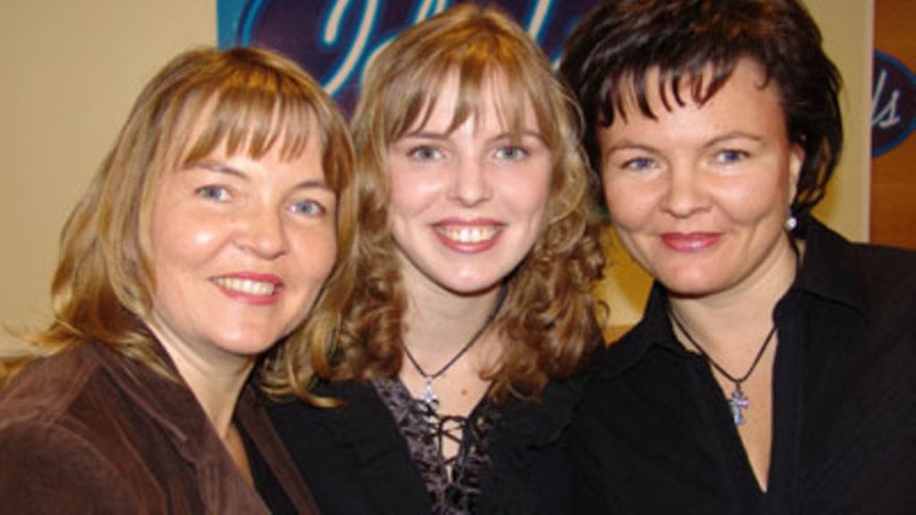 Ann-sisko, Linda ja Siv-sisko olivat yhtä hymyä.