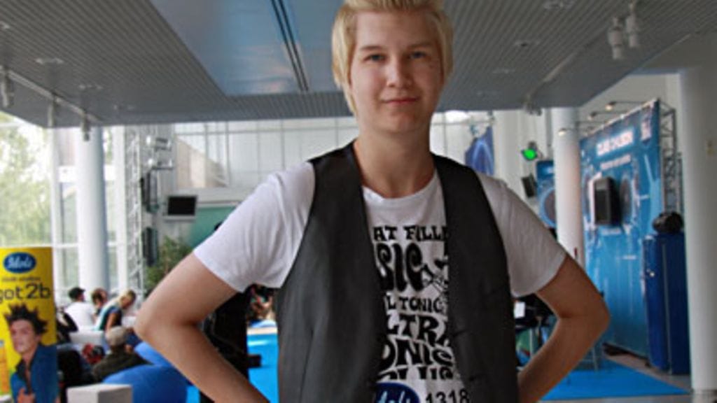 Santeri Härmä oli Tampereen kovin Anna Abreu -fani. Kuva: MTV3.