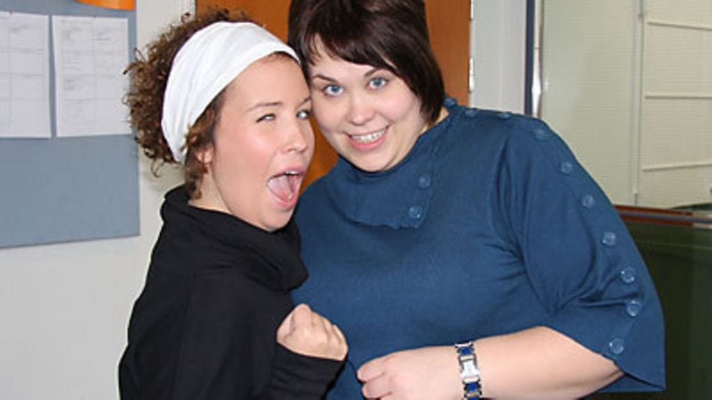 Saana ja Marika iloisissa tunnelmissa perjantaina. Kuva: MTV3.