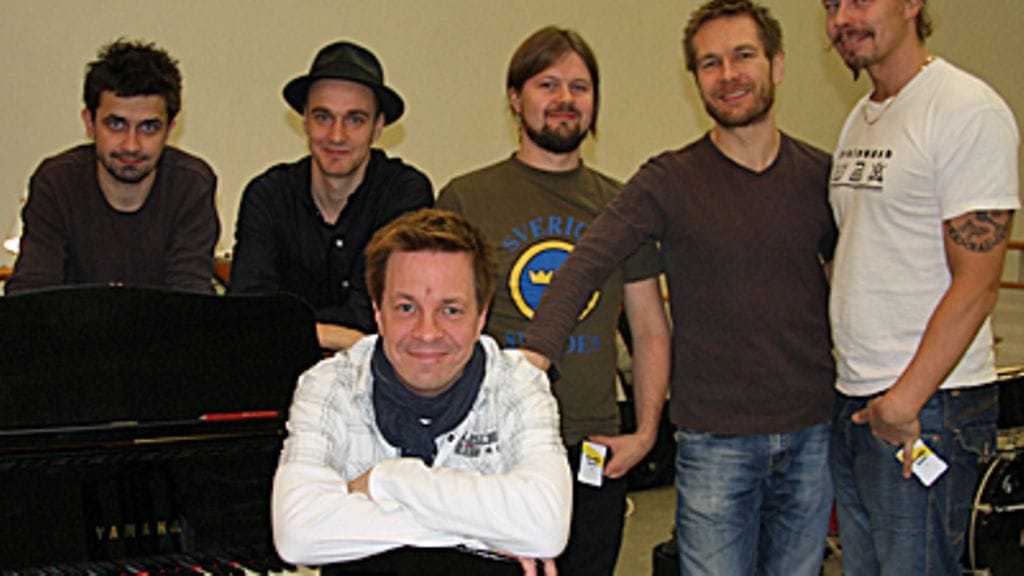 Mikko Mäkinen (takana vas.), Jaakko Kämäräinen, Lasse Sakara, Sami Kuoppamäki, Varre Vartiainen ja Leri Leskinen. Kuva: MTV3.