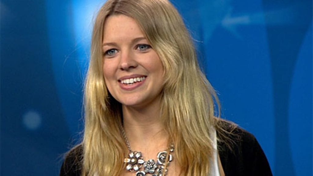 Lotta Sandholm Idols-tuomariston edessä Helsingin koelauluissa.