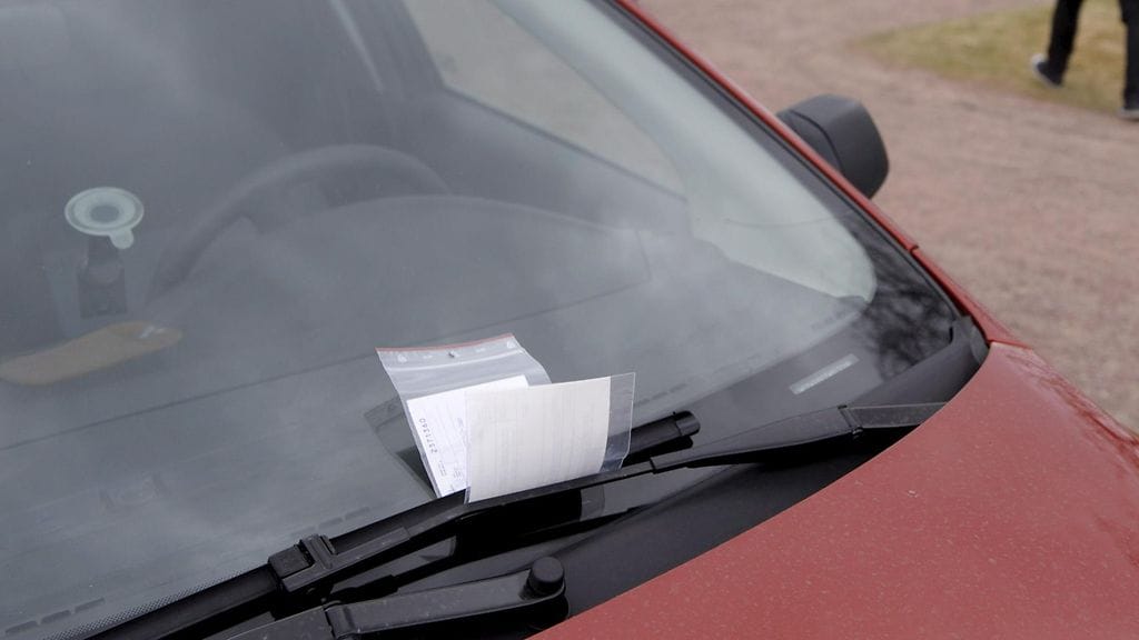 Järvenpäätä riivaa parkkisakkohuijari. Tämä sakko ei liity tapahtuneeseen.