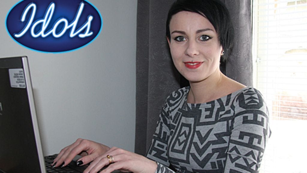 Idols-finalisti Susanna Erkinheimo verkkovieraana torstaina 12. huhtikuuta 2012.