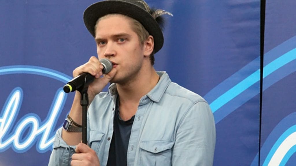 Idols-finalistit Arttu Kettunen, Diandra Flores, Heikki Tuomi, Susanna Erkinheimo ja Torsten Borg kävivät nimmarikeikalla Jumbo-kauppakeskuksessa.