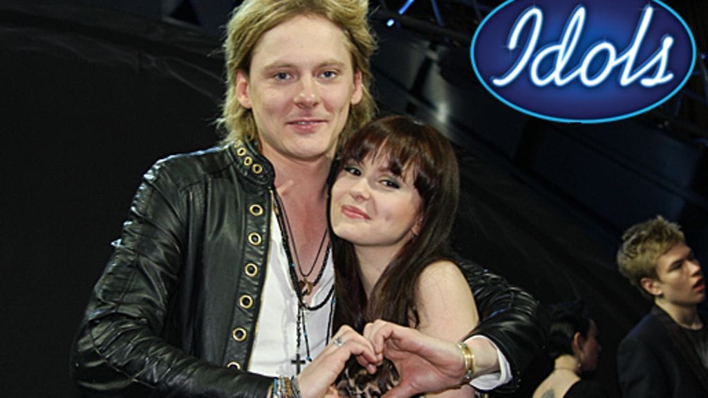 Idolsin vieraileva tuomari Jonne Aaron ja finalisti Tiina Puska.